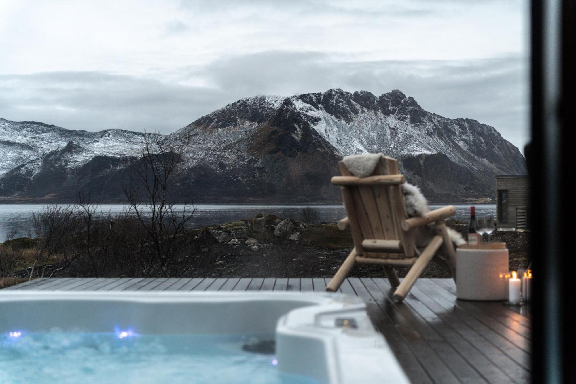 Luksushytte Med Jacuzzi, Summer&Winter Retreat Lyngvaeret Exterior photo